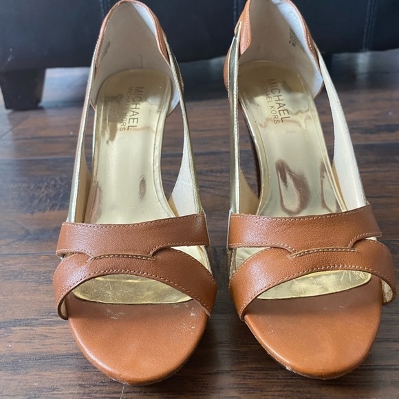 Michael by Michael Kors Women's Heels, Camel with Gold accents, Size 6M - Picture 12 of 13